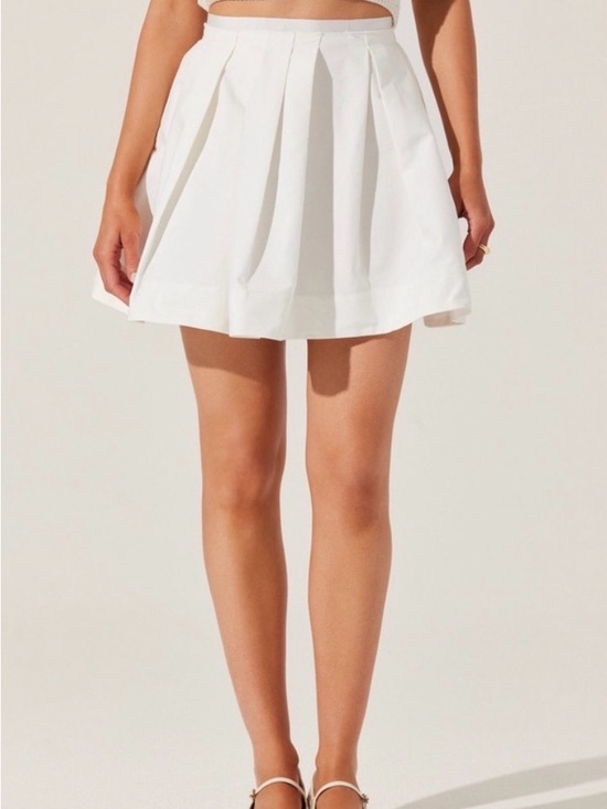 Astr Dresses & Skirts - Astr White Pleated Mini Skirt